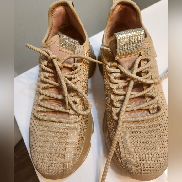 Steve Madden Maxima tennis shoe. Make me an offer - Picture 3 of 10